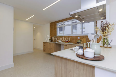 Image 18 - 1021330