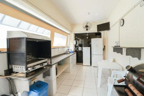 Image 33 - 1021395