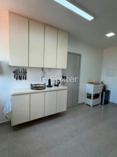 Image 32 - 1021749