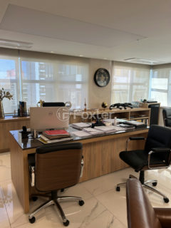 Image 11 - 1021943