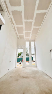 Image 33 - 1023691