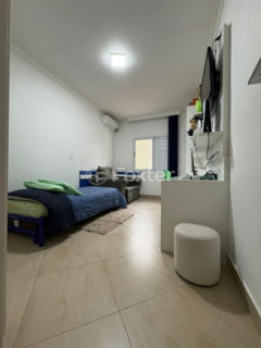 Image 1 - 1034249