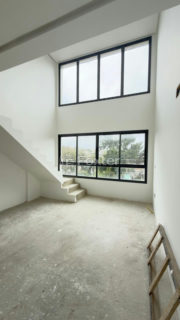 Image 1 - 1037772