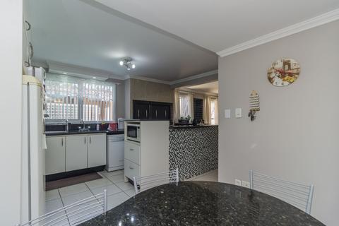 Image 34 - 106205