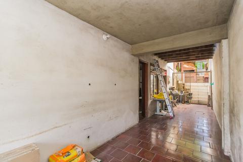 Image 38 - 150043