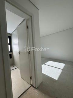 Image 31 - 205217