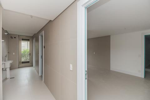 Image 46 - 205528