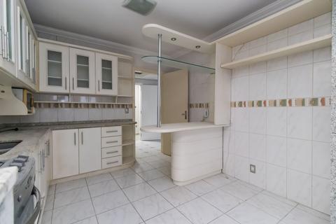 Image 20 - 206579