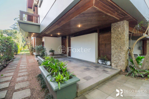 Image 70 - 208244