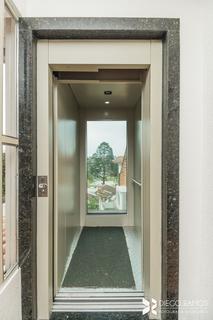 Image 47 - 208325