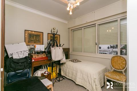 Image 24 - 210298
