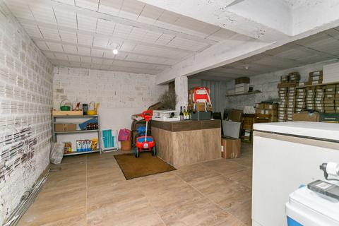 Image 39 - 210652