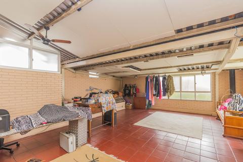 Image 33 - 212496