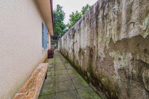 Image 28 - 215282