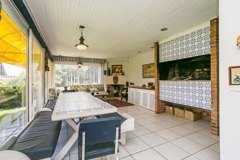 Image 30 - 216006