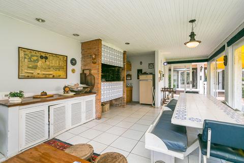 Image 32 - 216006