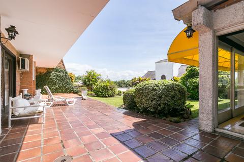 Image 34 - 216006