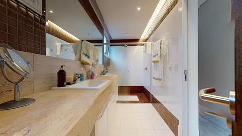 Image 34 - 216360