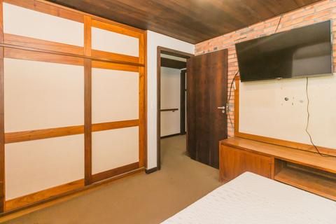 Image 30 - 217640