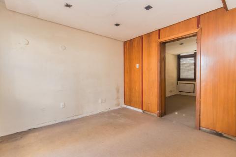 Image 30 - 220837