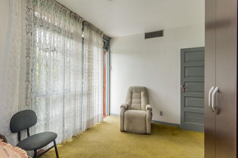 Image 21 - 223556