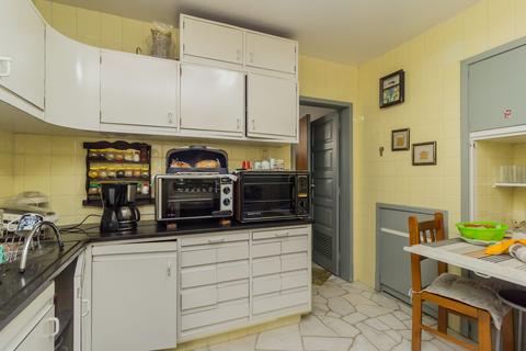 Image 45 - 223556