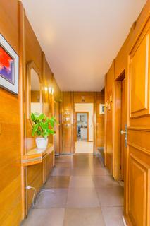 Image 45 - 228382