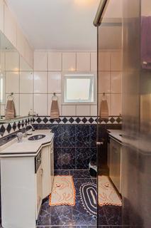 Image 32 - 228918
