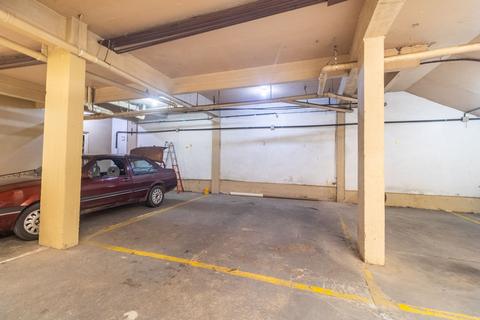 Image 31 - 229860