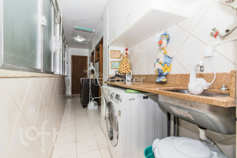 Image 37 - 235000
