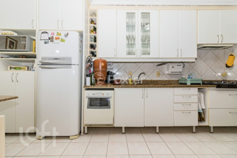 Image 33 - 235000
