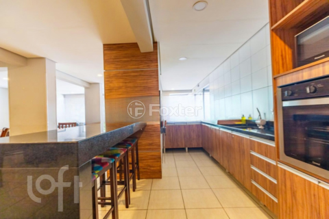 Image 35 - 236600
