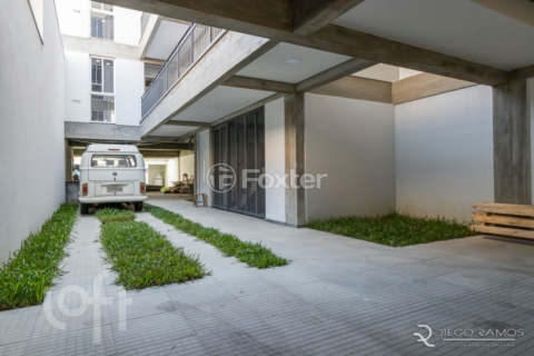 Image 30 - 240498