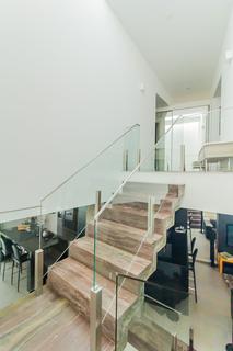 Image 38 - 243038