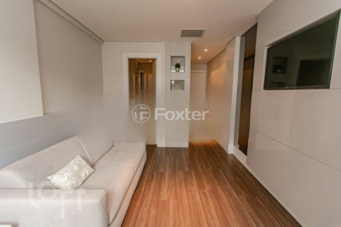 Image 30 - 256001