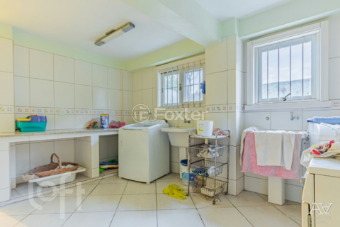 Image 33 - 256405