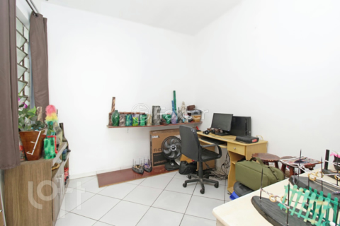 Image 29 - 270030