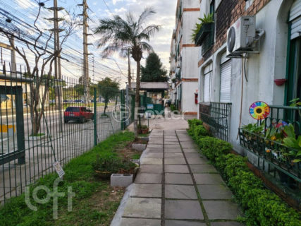 Image 20 - 273435