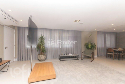 Image 21 - 273800