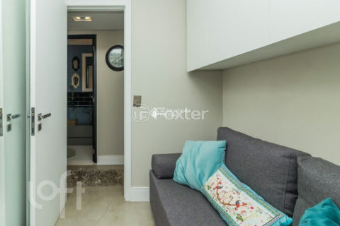 Image 21 - 300093