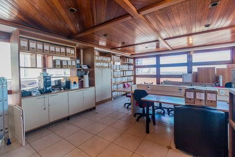 Image 38 - 300148