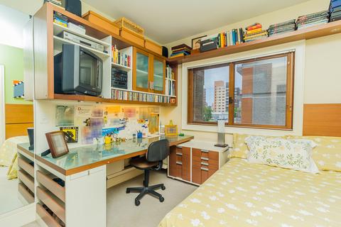 Image 32 - 303317