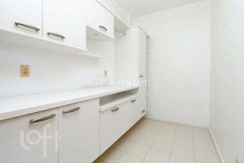 Image 21 - 304141