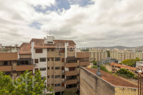 Image 30 - 305847