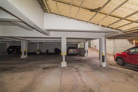 Image 31 - 310002