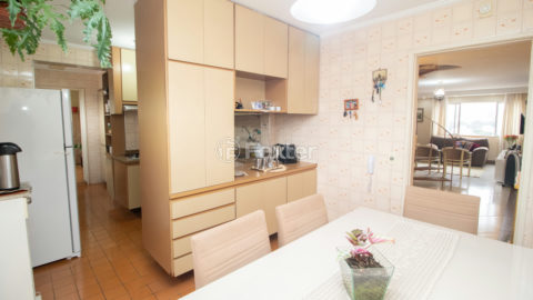 Image 30 - 320400