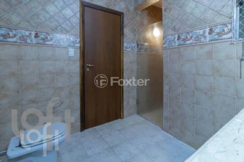 Image 33 - 325218