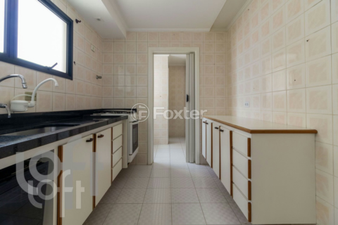 Image 29 - 325813