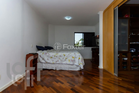 Image 33 - 328445
