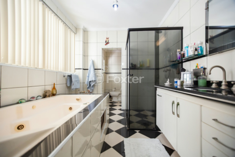 Image 22 - 329693
